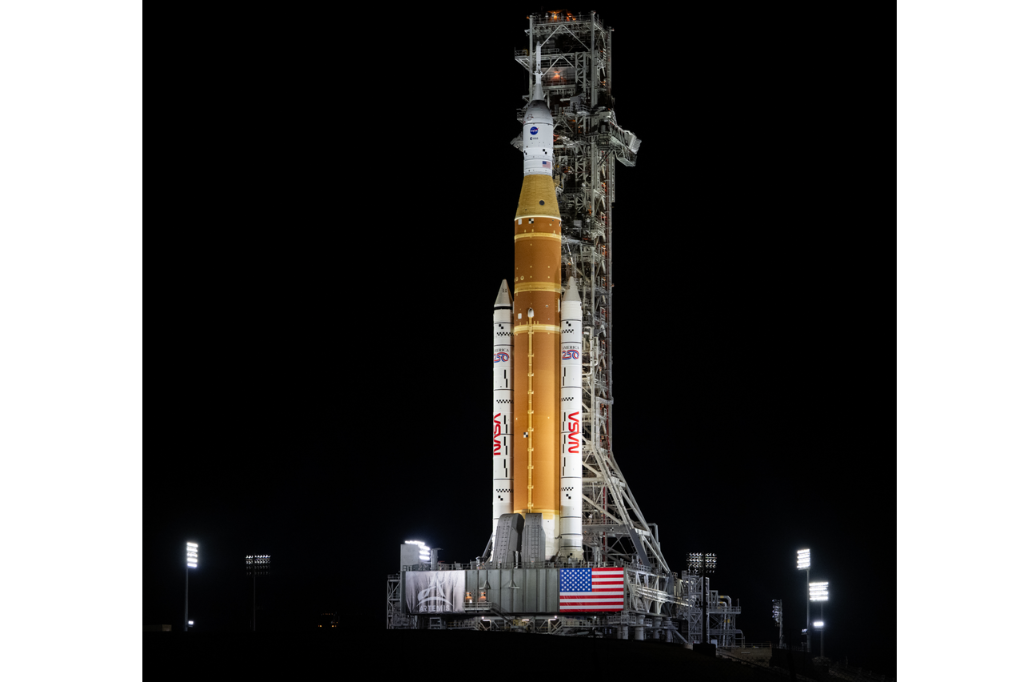 Artemis II rocket NIGHT